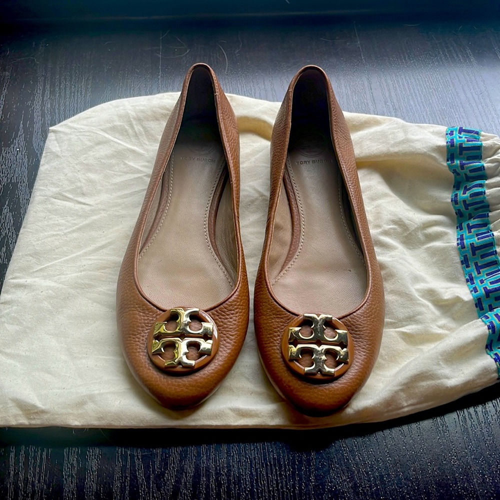 Classic Tory Burch Ballet Flat (Size 8.5)